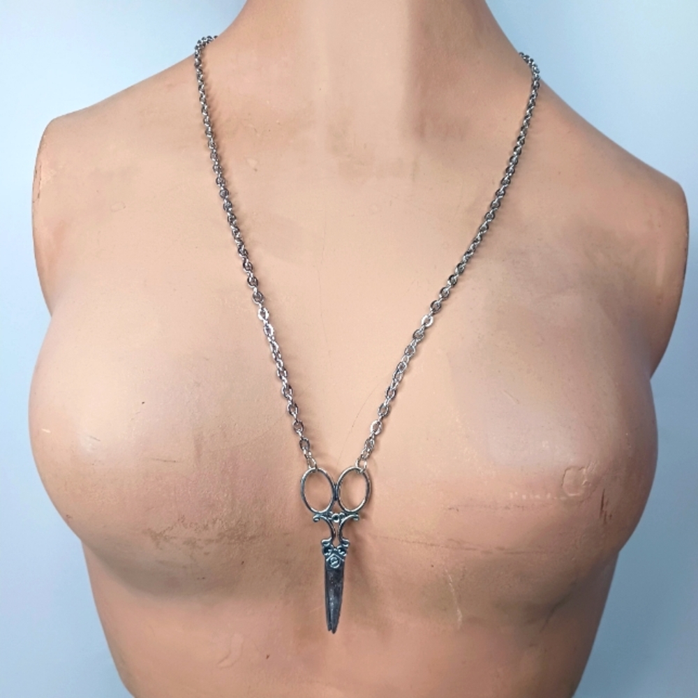 Silver Pair of Scissors Pendant Necklace.
